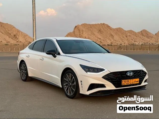 سيارةً سوناتا للبيع