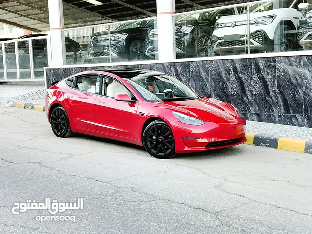 تيسلا 2022 model 3 فحص كامل 4 جــيـــد بدون ملاحظات غرفة جلد ابيض لون مميز بحالة الوكالة بسعر لقطة