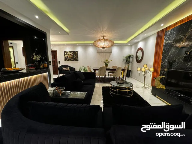 Mountain_View Hydepark , Apartment 173sqm , Fully furnished altra   في كومبوند ماونتن ڤيو superlox