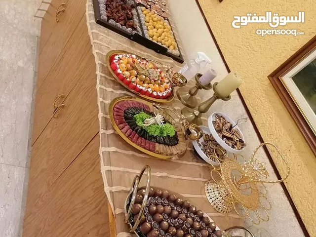 حلويات مع خدمة ضيافه