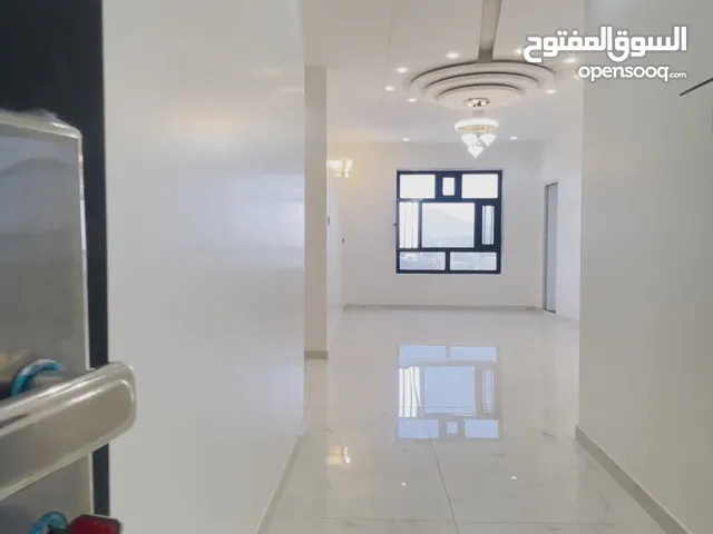 212 m2 5 Bedrooms Apartments for Sale in Sana'a Haddah