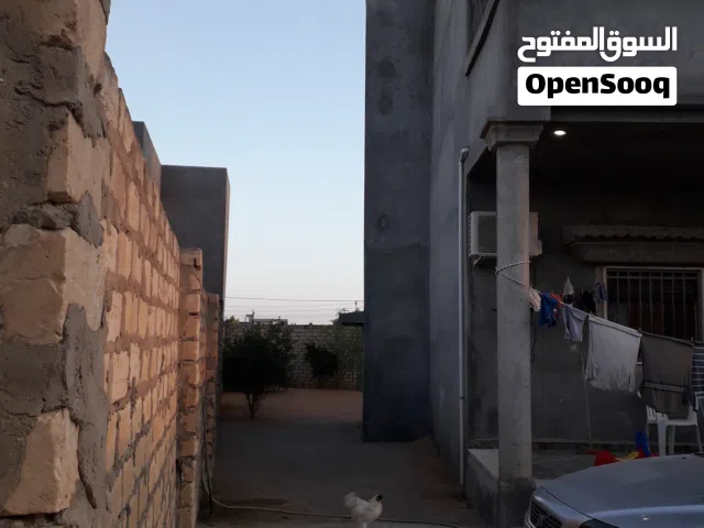 منزل يتكون من طابقين