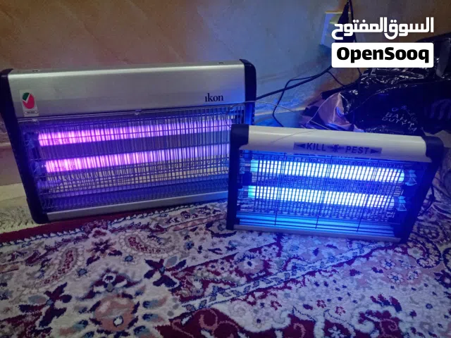قاتلة للحشرات تعمل بالكهرباء لجذب والقضاء على البعوض والذباب باستخدام الأشعة فوق البنفسجية شبه جديد