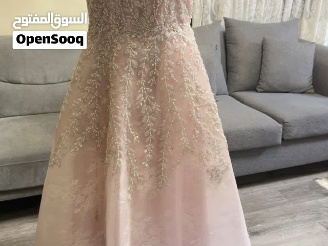 فستان سهرة للبيع