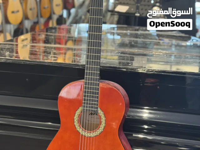 جيتار مورينو كلاسيك مع شنطة، علاقة جيتار، طقم اوتار اضافي وريشة Moreno MCG20/25