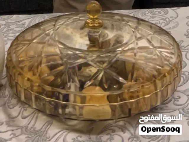 مضيفة كبيرة مقسمة 4 أقسام ثقيلة جدا  للبيع ب 8متوفر توصيل