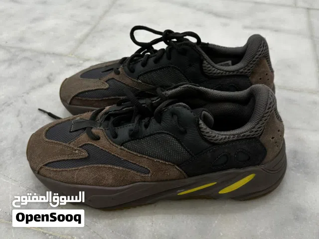 42 Sport Shoes in Amman