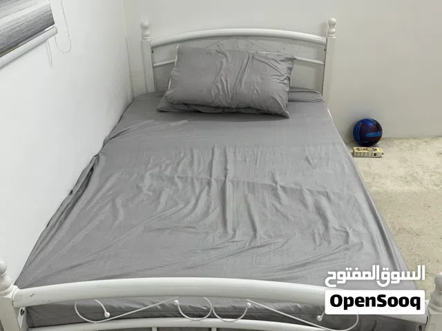 سرير للبيع