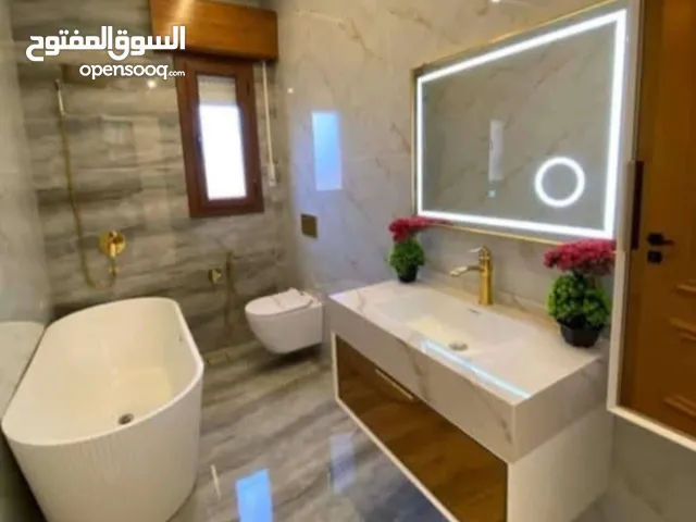 سباك مصري في طرابلس