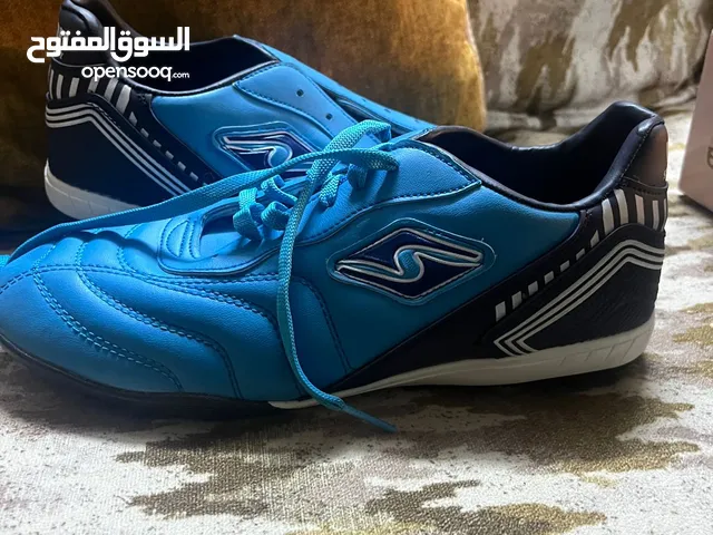 39 Sport Shoes in Zarqa