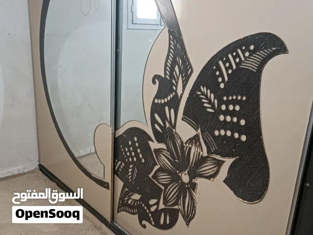 غرفة نوم مستعمله للبيع بدون الفراش والسرير اللوح