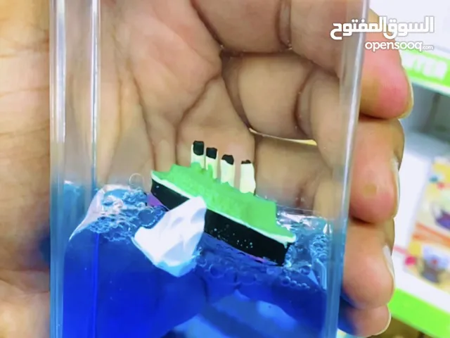 Amazing Unsinkable Titanic ship gadget