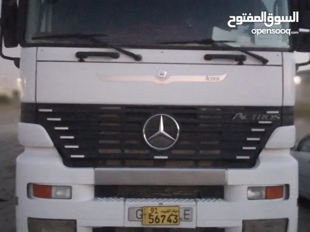 Tractor Unit Mercedes Benz 2000 in Farwaniya