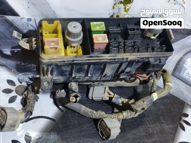 عبوة فيوزات سيارة بطا كرستا راس الثور جديده بلباكيت مامستخدمه