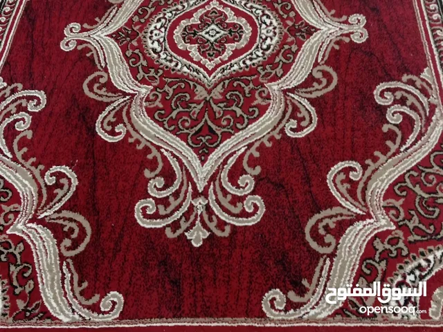 سجاد وموكيت بحالة جيدة جدا