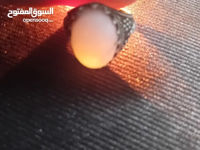 خاتم فضه محبر رسم بارز حجر عقيق ابيض
