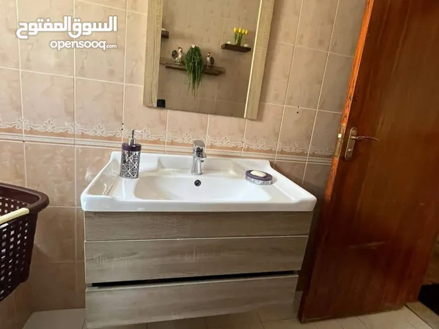 مغسلة بورسلان اصلي نخب اول استعمال خفيف العرض 75 الطول 45 العمق 45 المرايا: الطول 70 العرض 55 وك