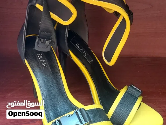 احذية نسائية للبيع في ابو ظبي معسكر ال نهيان