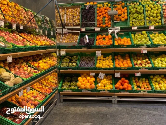 الي عنده محل يصلح ينفتح مخضر يراسلني كمو المحل عريض مو طولاني
