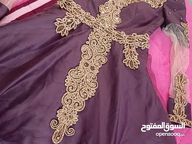 فستان سهرة ناعم وأنيق نمرة 40 جديد ولا لبسه