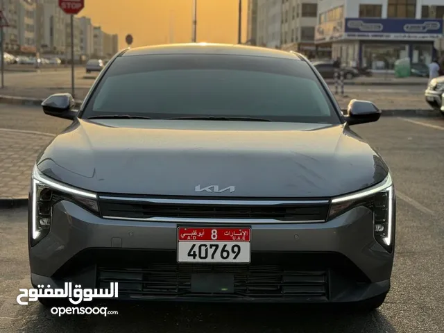 Sedan Nissan in Abu Dhabi