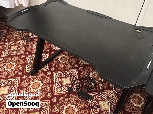 Gaming table for sale in good condition