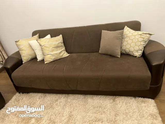 صالون للبيع