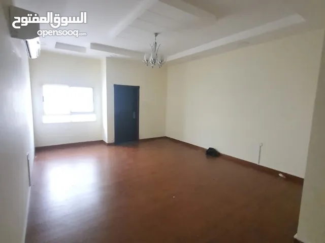 250 m2 5 Bedrooms Villa for Rent in Muharraq Hidd