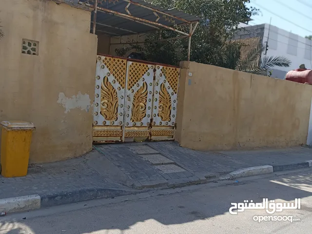215 m2 5 Bedrooms Townhouse for Sale in Basra Qibla