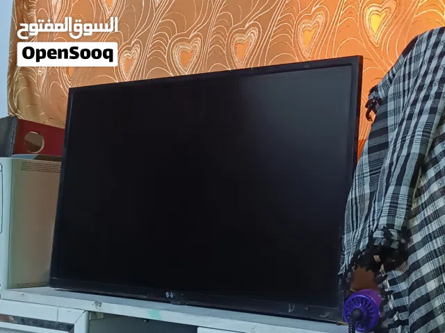 شاشه حجم 32 بدون اي مشاكل نضيفه من كل مشكله سبب بيع عدم استعماله من شركهWADI دقه1080