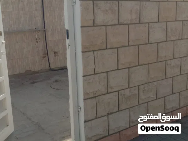 منزل  بنظام شقه  دور  واحد  للبيع بسعر ممتاز و خرايط موجوده لرفع دورين مع اباحه