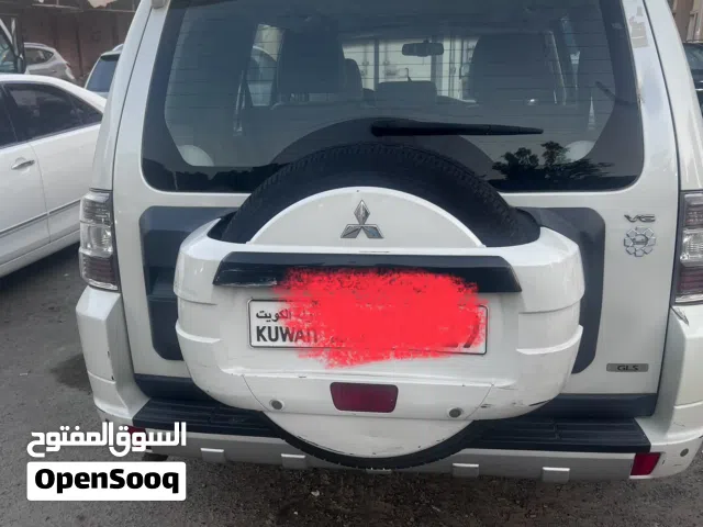 2011 ميتسوبيشي باجيرو GLS