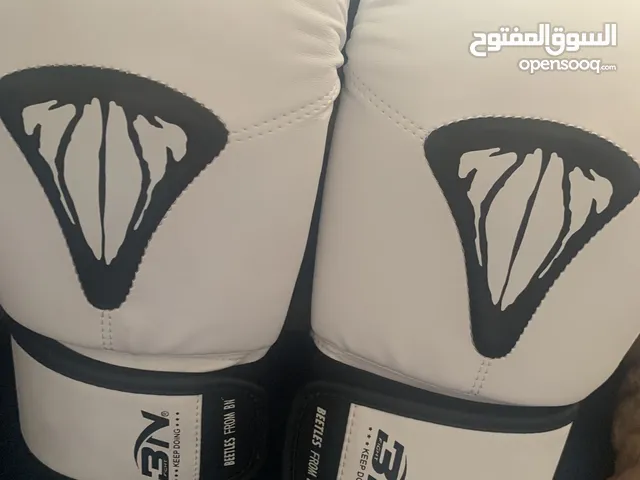 جلافز ملاكمة للبيع مستعمل 3 أيام شبه جديد