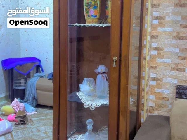 فضيه وطاولات غرفة ضيوف