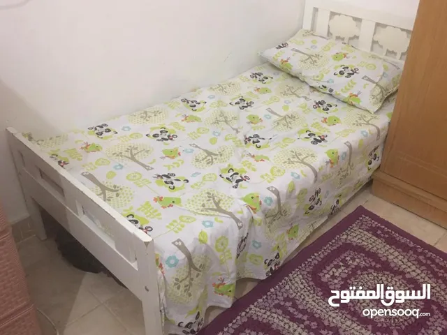 سرير اطفال مع المرتبة