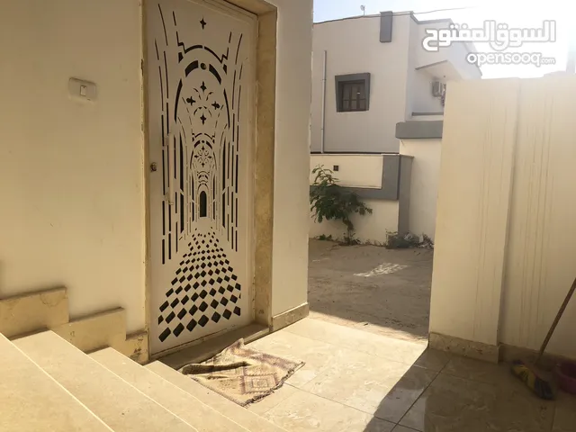 150 m2 2 Bedrooms Townhouse for Rent in Tripoli Arada
