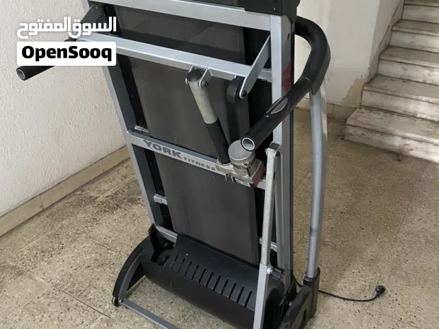 جهاز مشي كهربائي York Fitness - حالة جيدة - قابل للطي