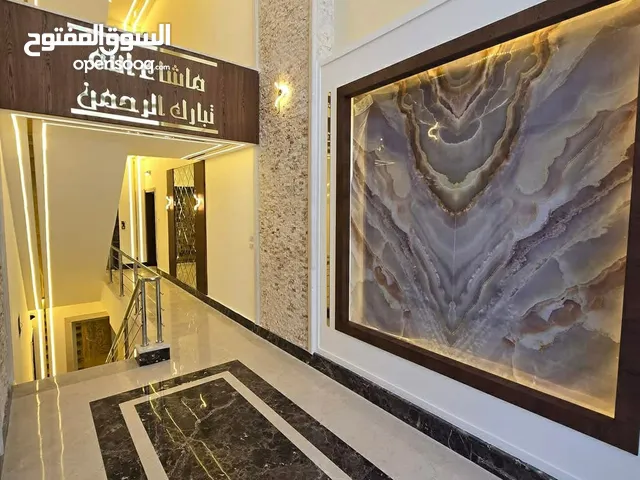 شقة أرضية فخمه ومميزة جديدة لم تسكن لقطه وبسعر مغري جداا عرض خاص أرقى مناطق ضاحية الرشيد