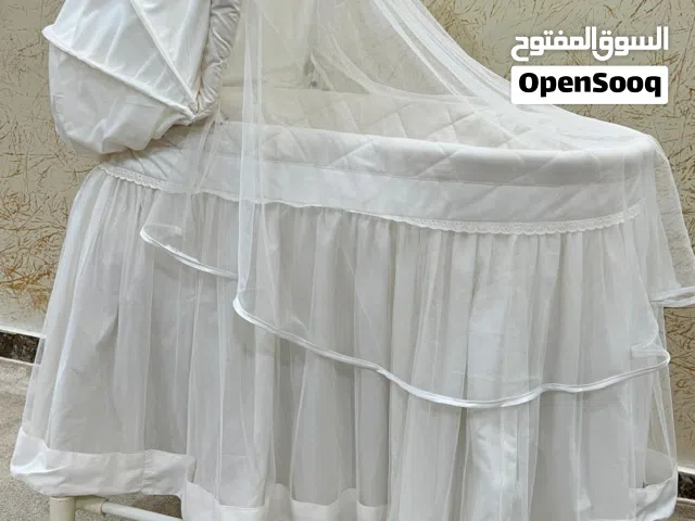 للبيع سرير اطفال مستعمل 3 شهور  السعر 13دينار شامل التوصيل