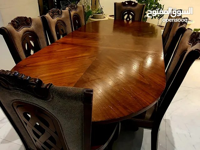 ميز طعام مع 8 كراسي خشب صاج مع امكانية تصغير الميز الى 6 كراسي