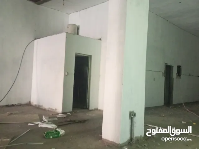 مستودعات للايجار مساحه 650متر البيادر قرب الصناعه الدفاع المدني بمنطقة وادي السير