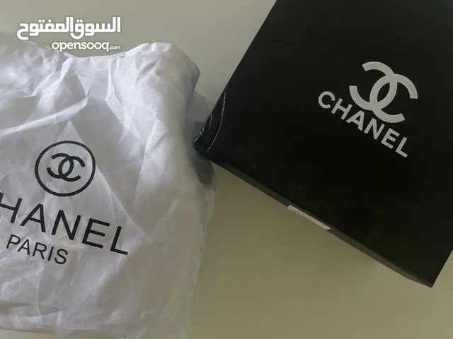 شنطة نسائية جديدة على الإطلاق!