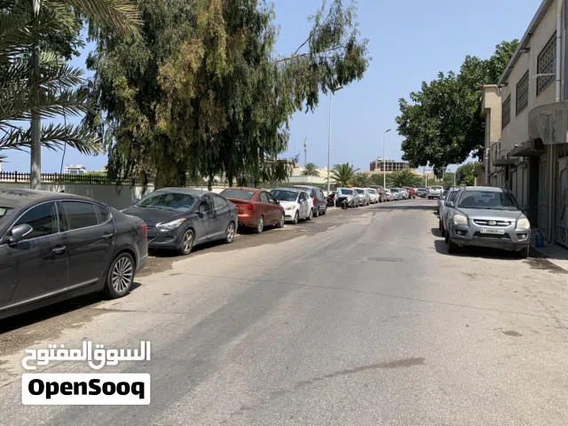 شقة ارضية خدامية للايجار رايسي شارع الصريم