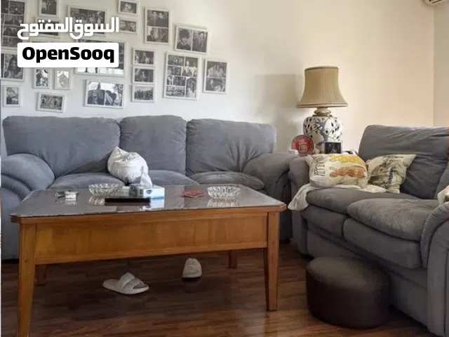 105دنانير=صالون 5 مقاعد =أشلي أصلي=مريح زمبركي=خمسة مقاعدللمشاهده من 12ظهرأحتى7مساء