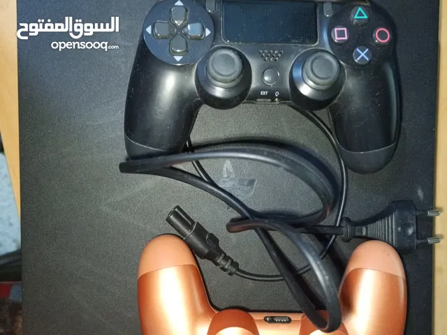 PlayStation 4 slim + 2 manettes