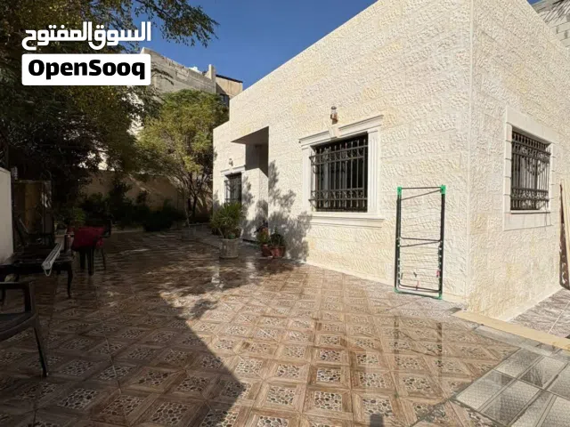 منزل للبيع منطقة أحد العبدلية طابقين اربع واجهات حجر الطابق الاول200متر  الطابق الثاني110متر +ترس90م