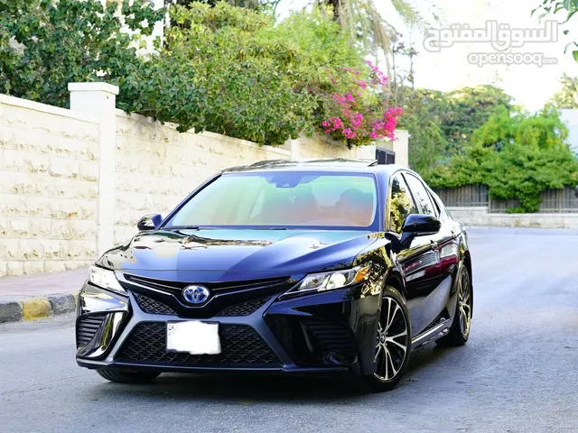 Toyota_Camry_Se_2020