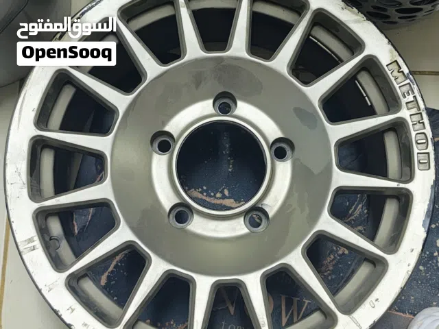 طقم جنوط ميثود 4 حبات لون ذهبي خمسة مسمار لكسز لاند كروزر اف0جي مستعمل شبه الجديد