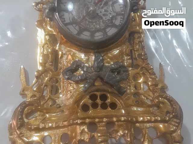 ساعة ديكورية قديمة لكن شغالة