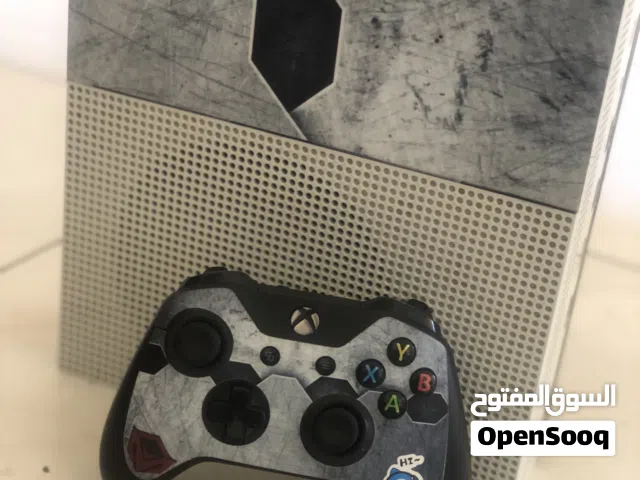 Xbox One S اكس بوكس ون اس نظيف مع كنترول واحد بشكل مميز و مع حساب العاب  مش مفتوح ولا مصلح